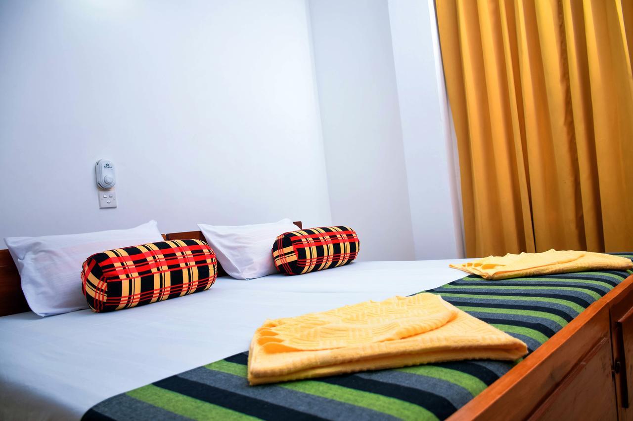 Vishmee Holiday Inn Ембилипития Екстериор снимка