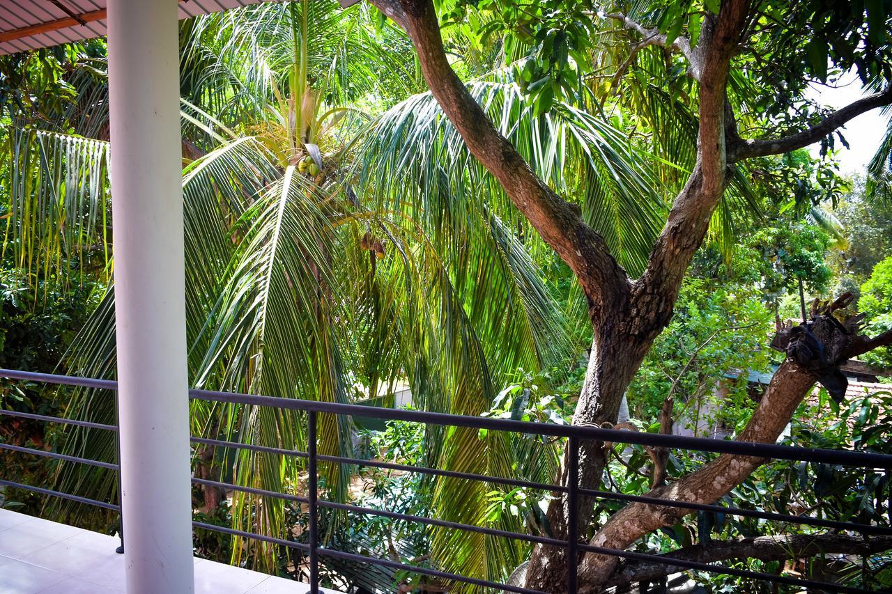 Vishmee Holiday Inn Ембилипития Екстериор снимка