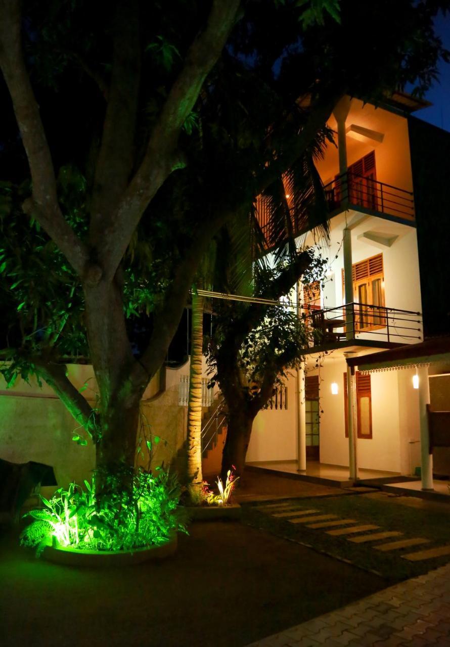 Vishmee Holiday Inn Ембилипития Екстериор снимка