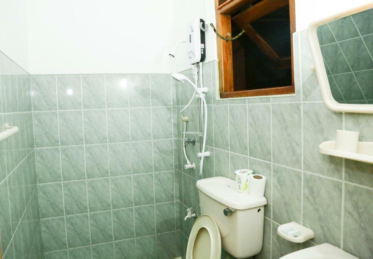 Vishmee Holiday Inn Ембилипития Екстериор снимка
